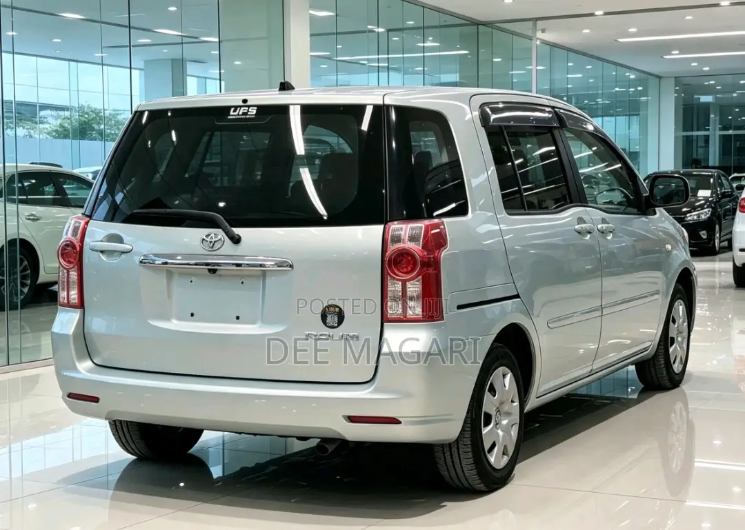 Toyota Raum 2007 Silver