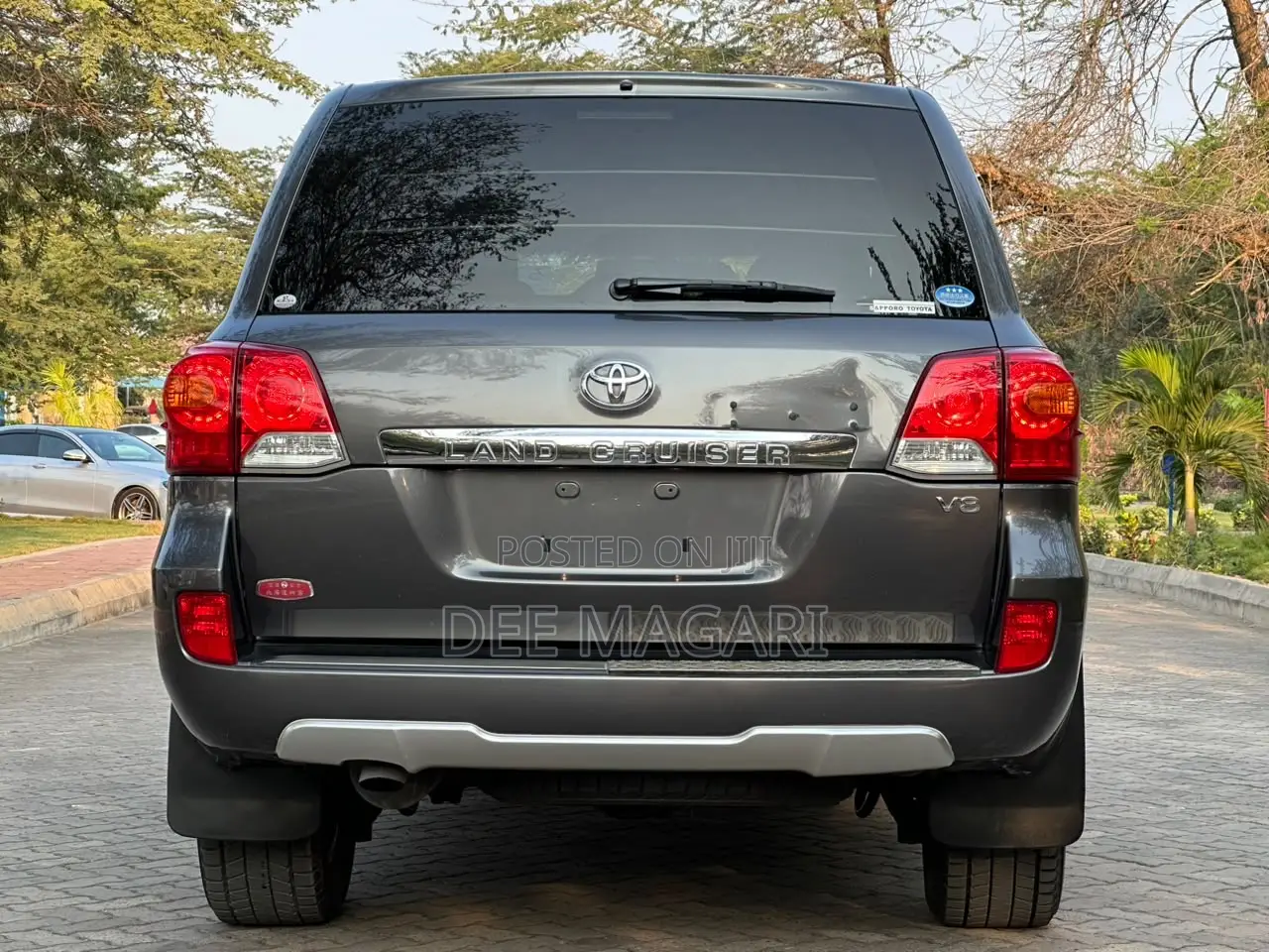 Toyota Land Cruiser 5.7 V8 2014 Gray