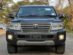 Toyota Land Cruiser 5.7 V8 2014 Gray