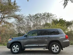 Toyota Land Cruiser 5.7 V8 2014 Gray