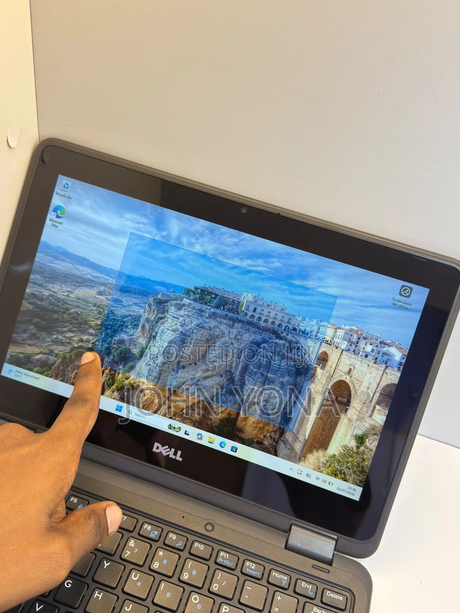 New Laptop Dell Latitude 3190 2-in-1 4GB Intel Core i5 SSD 128GB