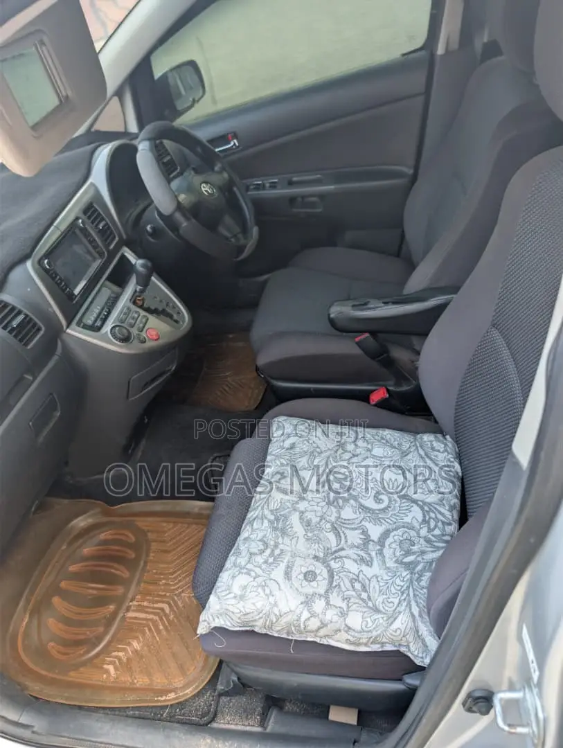 Toyota Wish 2004 White