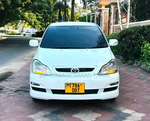 Toyota Ipsum 2004 White