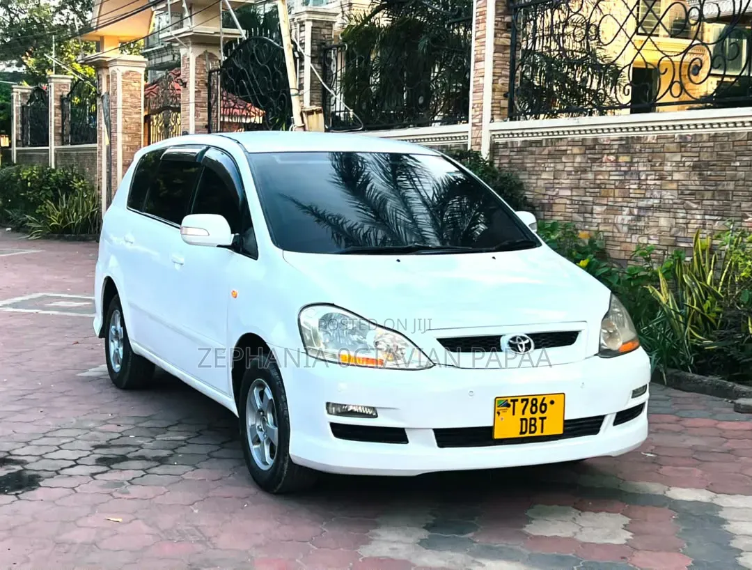 Toyota Ipsum 2004 White