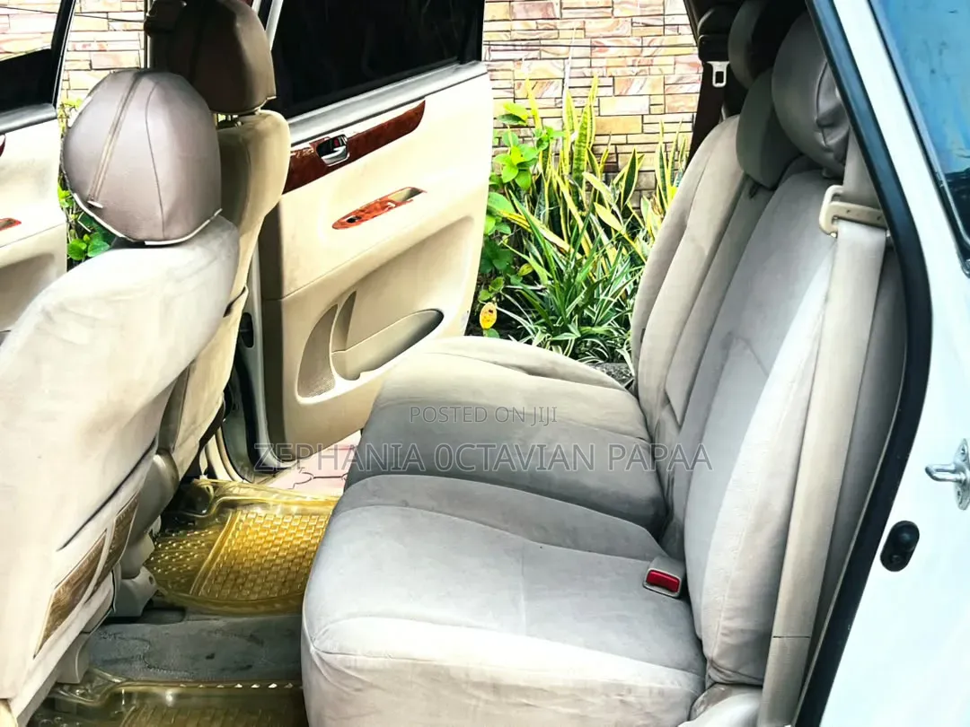 Toyota Ipsum 2004 White