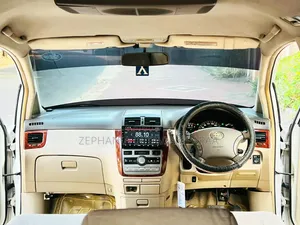 Toyota Ipsum 2004 White