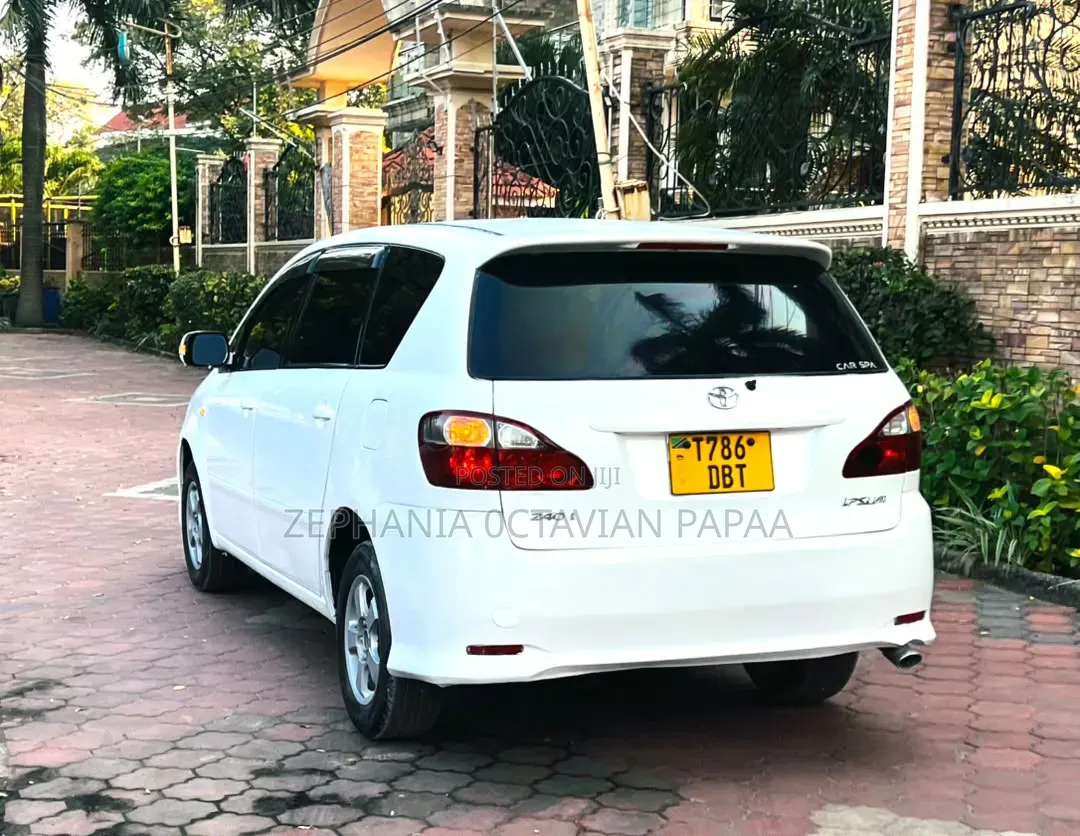 Toyota Ipsum 2004 White
