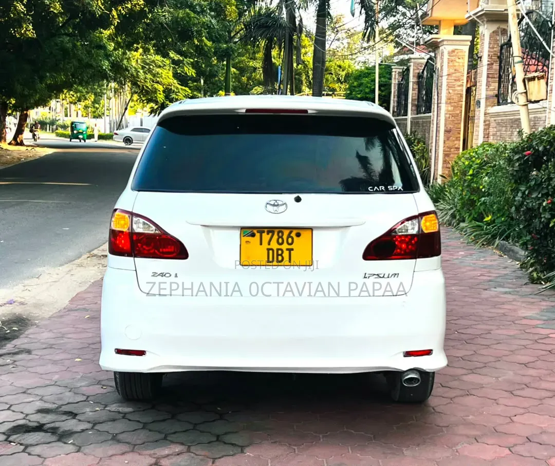 Toyota Ipsum 2004 White