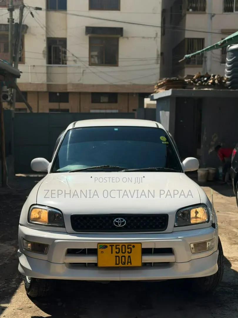 Toyota RAV4 1999 White