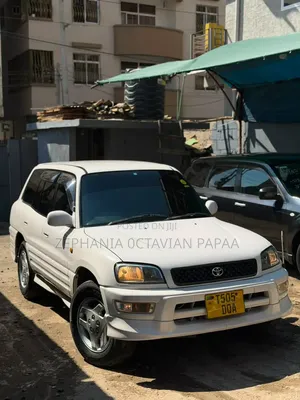 Toyota RAV4 1999 White