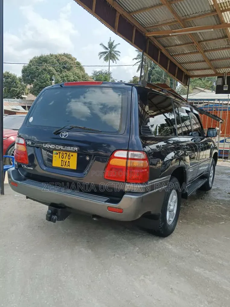 Toyota Land Cruiser 2000 Blue