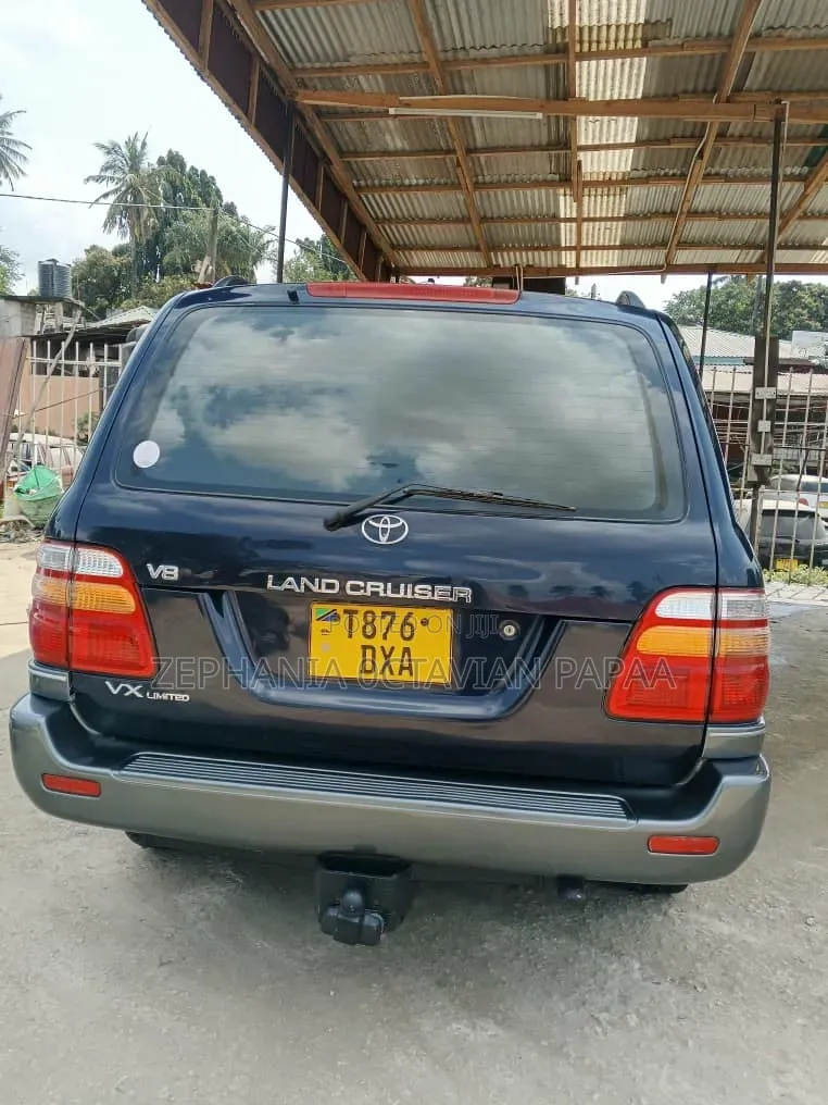 Toyota Land Cruiser 2000 Blue