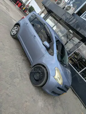Toyota Ractis 2011 Blue