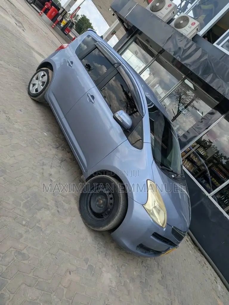 Toyota Ractis 2011 Blue