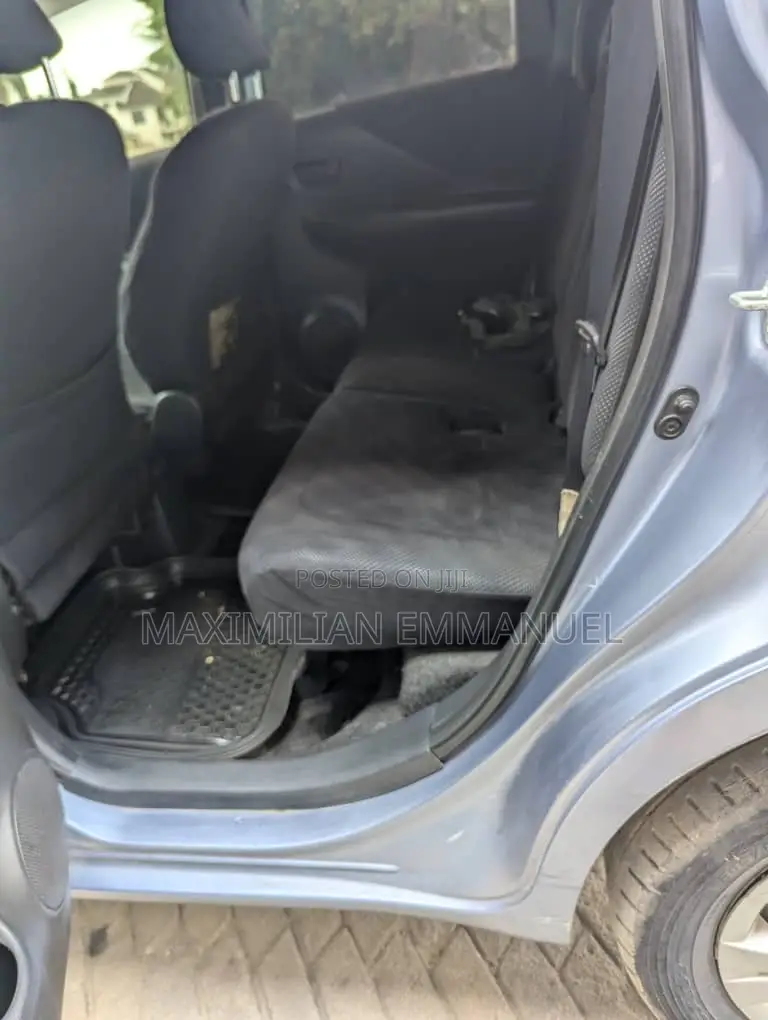 Toyota Ractis 2011 Blue
