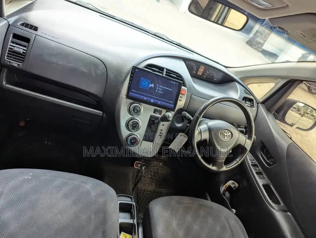 Toyota Ractis 2011 Blue