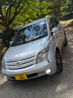 Toyota IST 2005 Silver