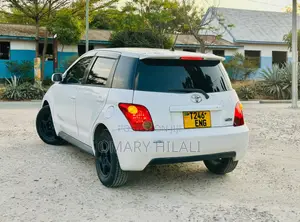 Toyota IST 2004 White