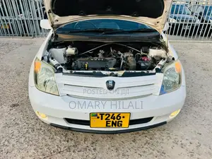 Toyota IST 2004 White