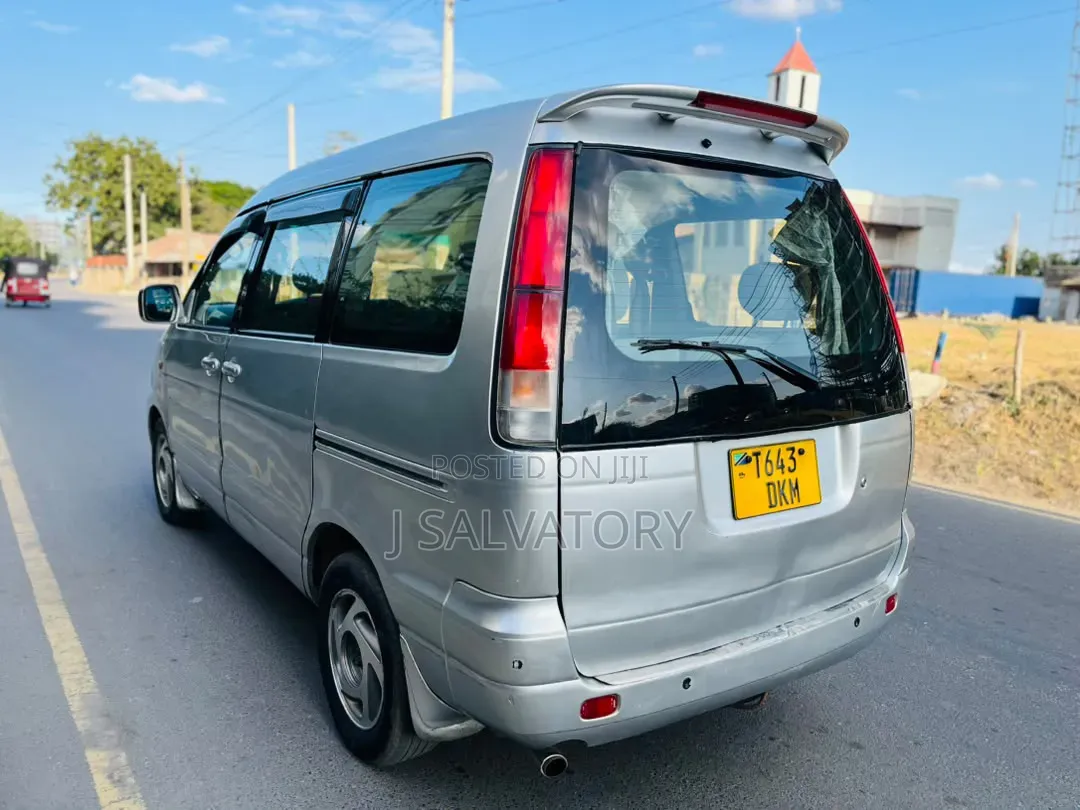 Toyota Noah 2001 Silver