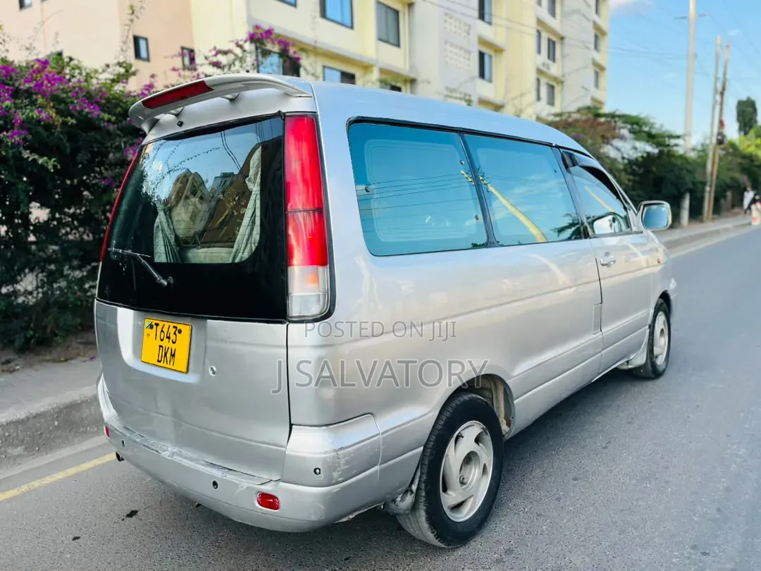 Toyota Noah 2001 Silver