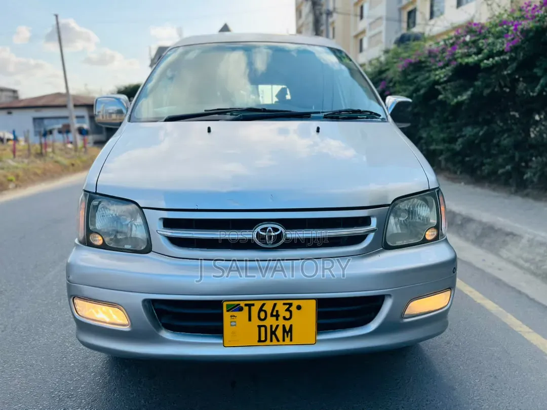 Toyota Noah 2001 Silver