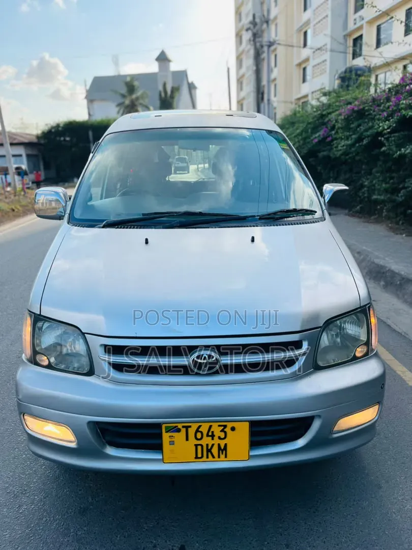 Toyota Noah 2001 Silver