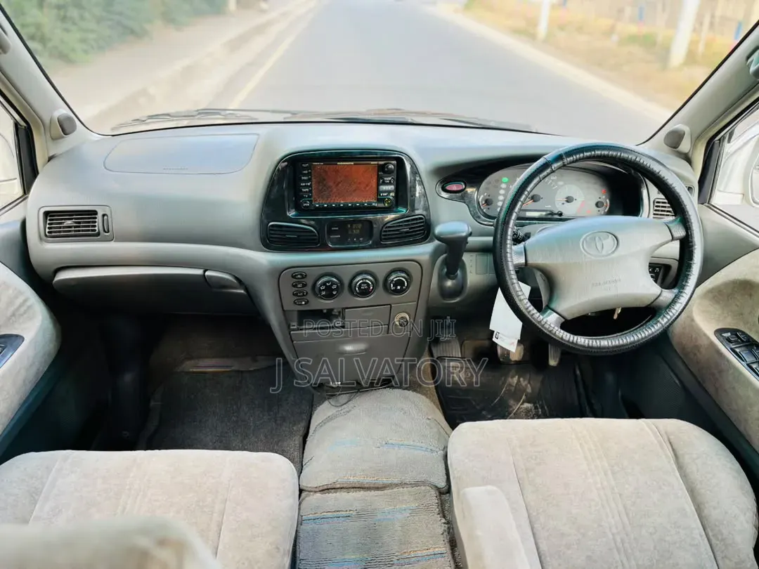 Toyota Noah 2001 Silver
