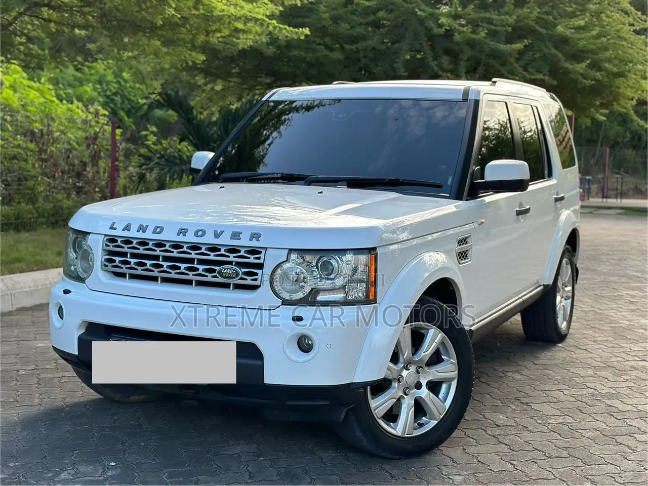 Land Rover Discovery 2014 White