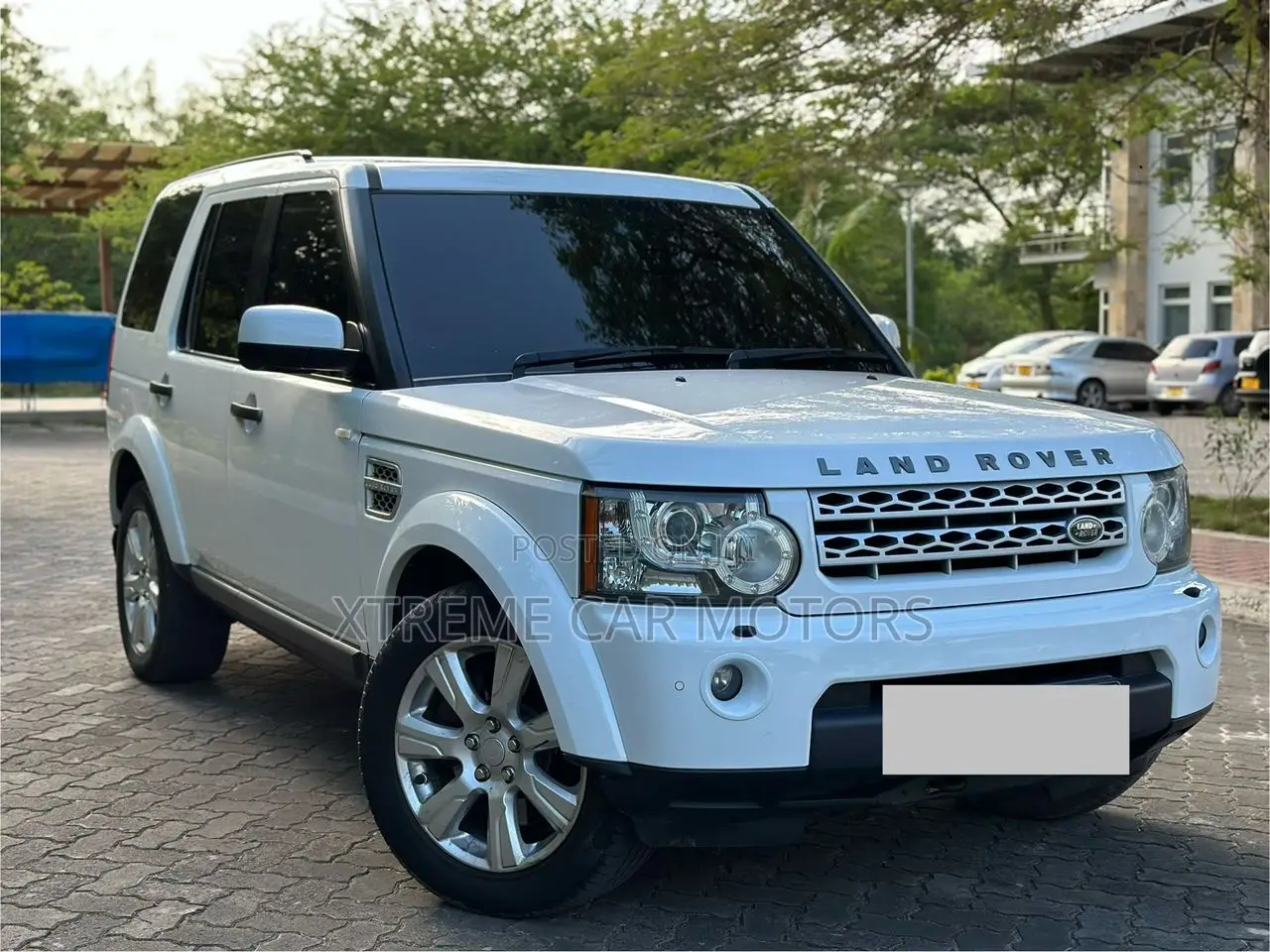 Land Rover Discovery 2014 White