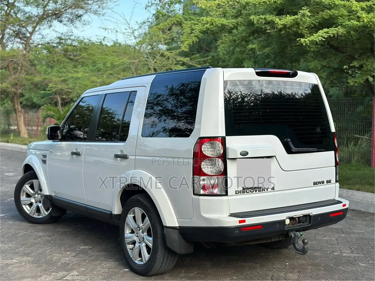 Land Rover Discovery 2014 White