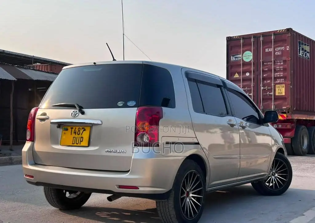 Toyota Raum 2005 Silver