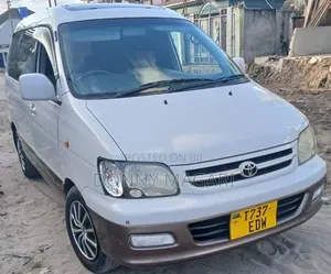 Toyota Noah 2005 Silver