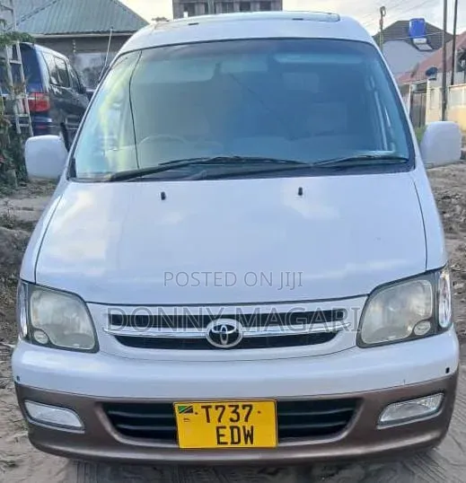 Toyota Noah 2005 Silver