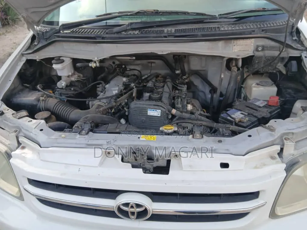 Toyota Noah 2005 Silver