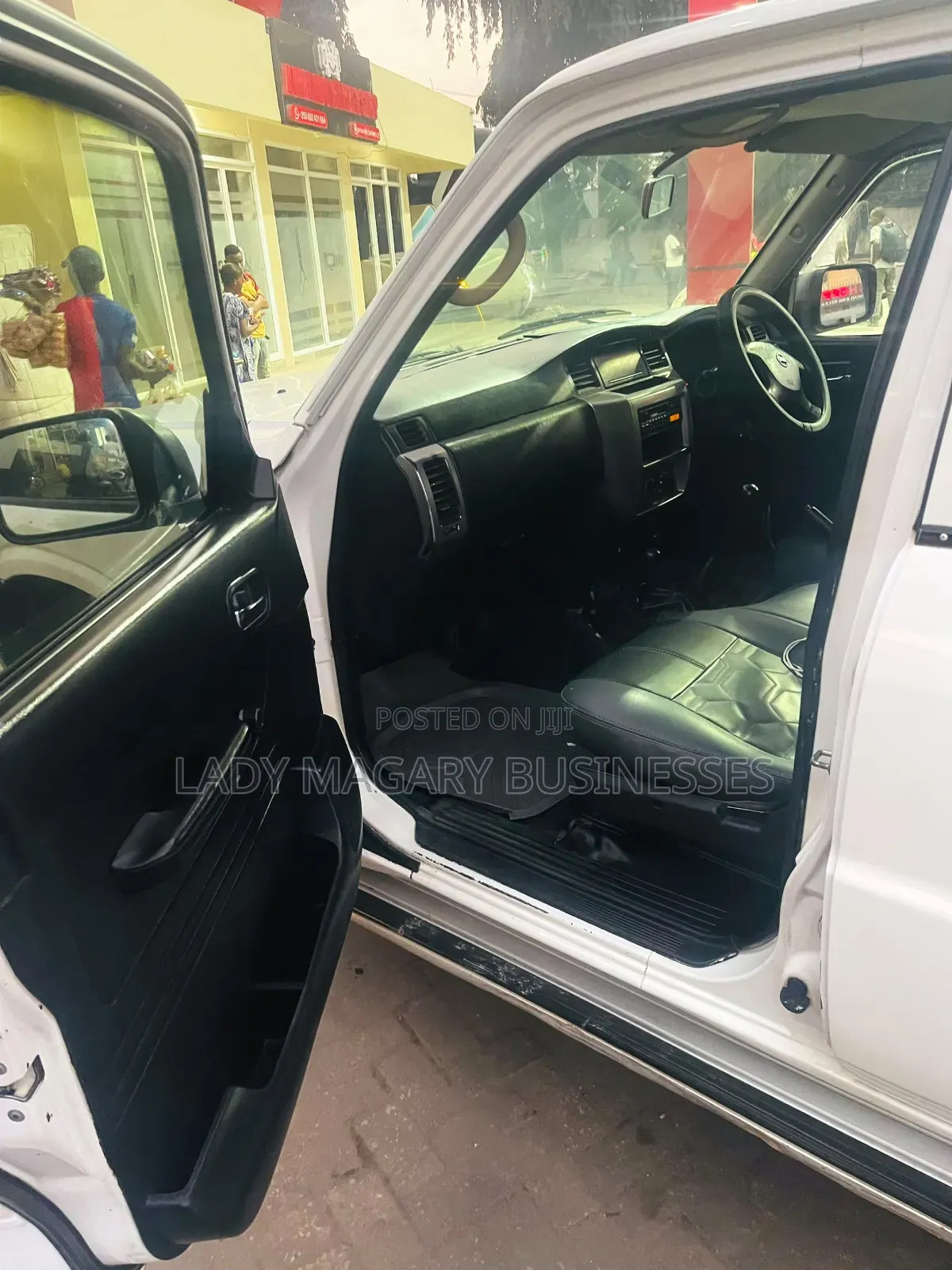 Nissan Patrol 5.6 2010 White