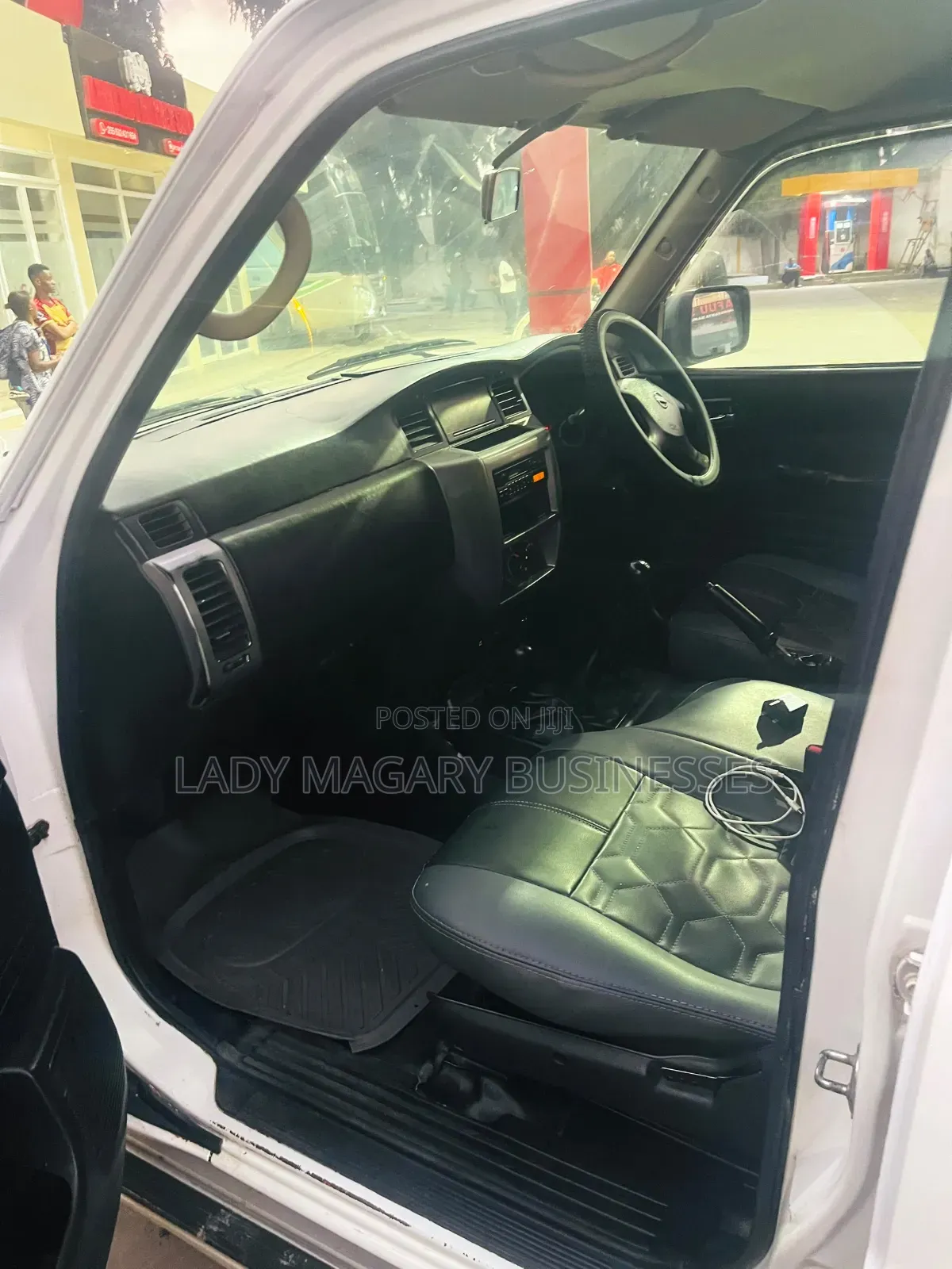 Nissan Patrol 5.6 2010 White