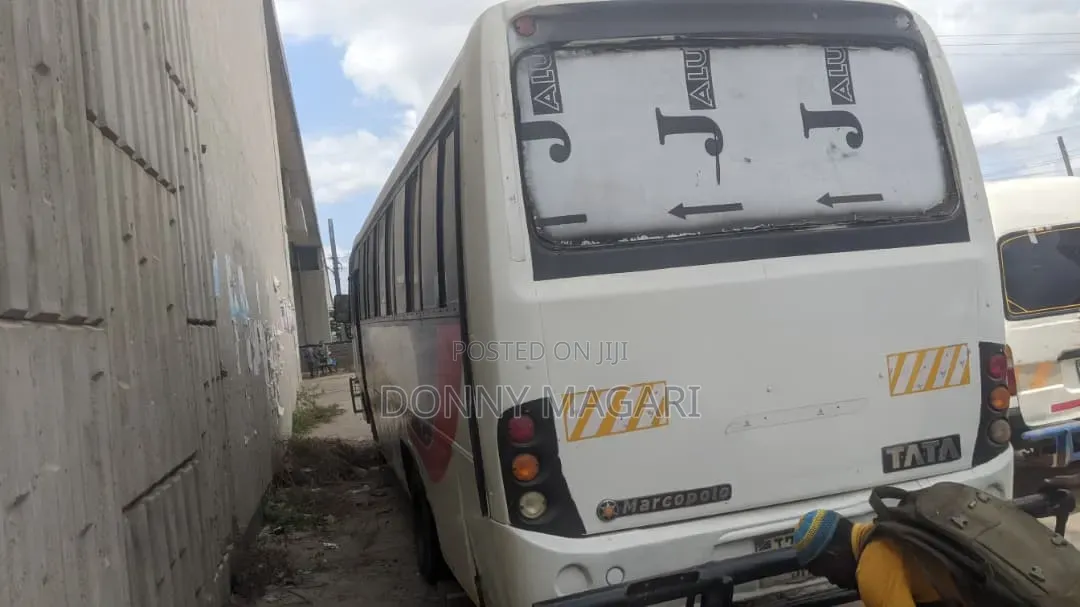 Tata Starbus Ultra Skool 2020 White