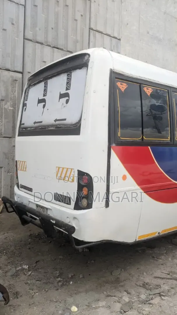 Tata Starbus Ultra Skool 2020 White