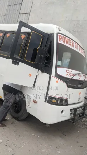 Tata Starbus Ultra Skool 2020 White