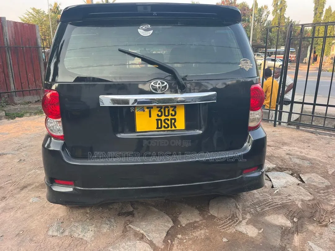 Toyota Rumion 1.5 FWD 2023 Black