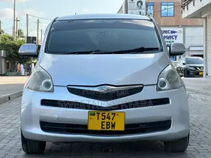 Toyota Ractis 2006 Silver