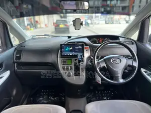 Toyota Ractis 2006 Silver