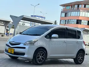 Toyota Ractis 2006 Silver
