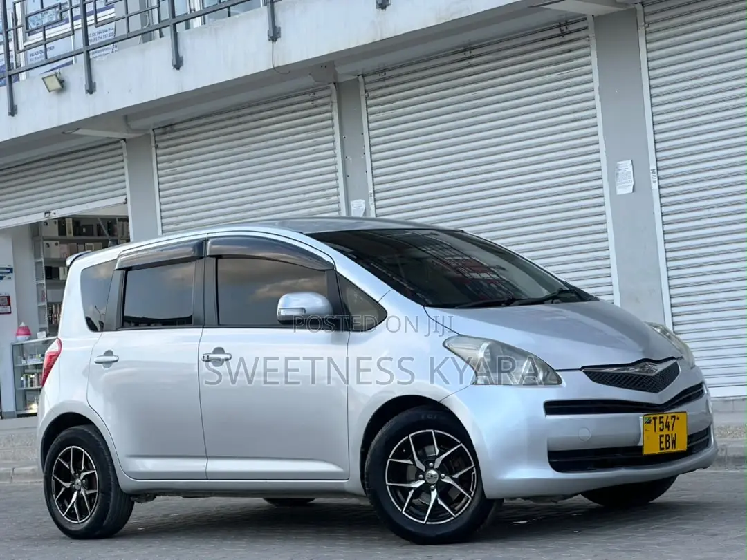 Toyota Ractis 2006 Silver