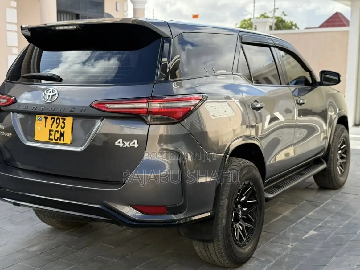 Toyota Fortuner 2.8 D AWD 2018 Gray
