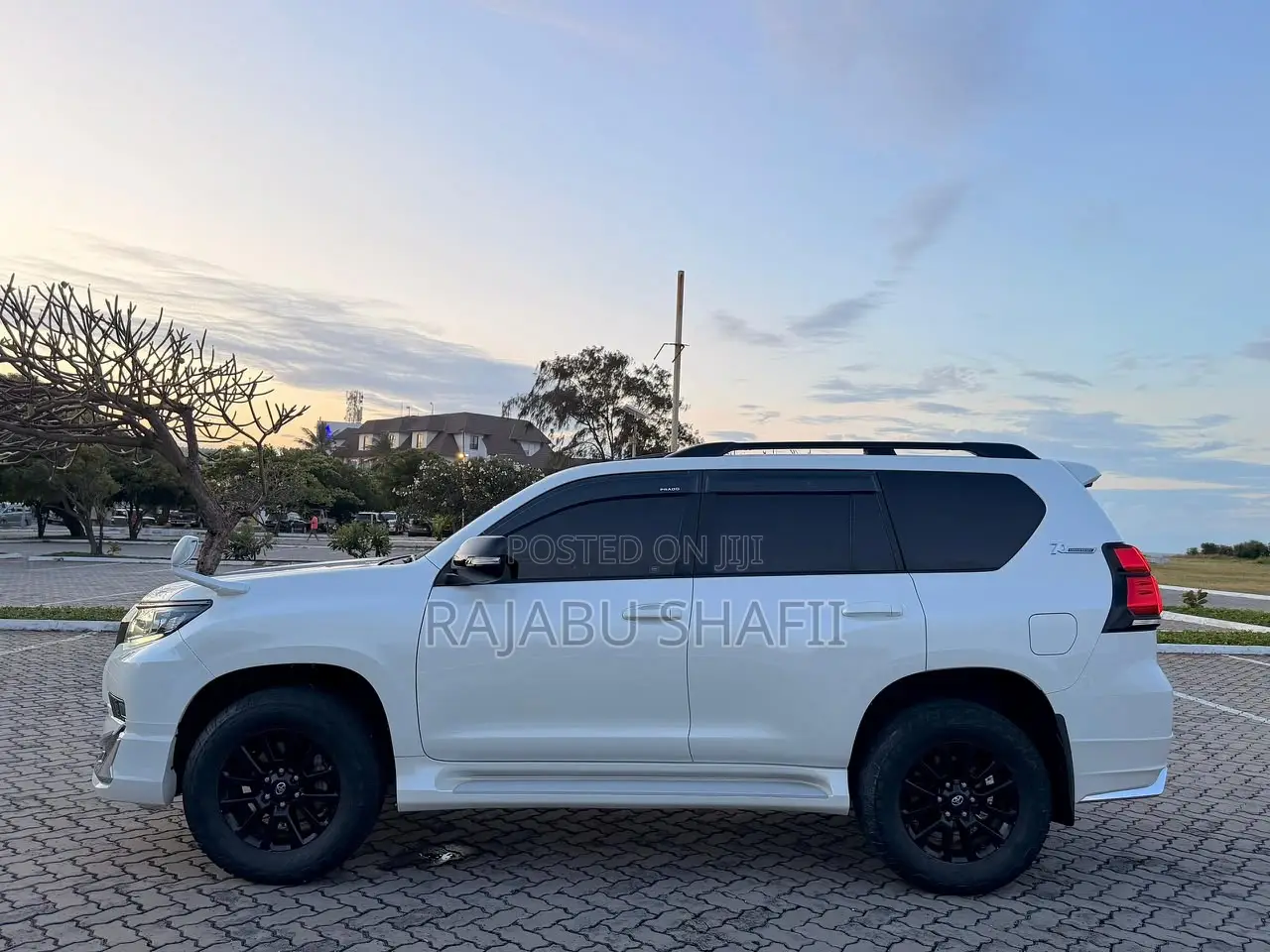 Toyota Land Cruiser Prado 2.7 2022 White