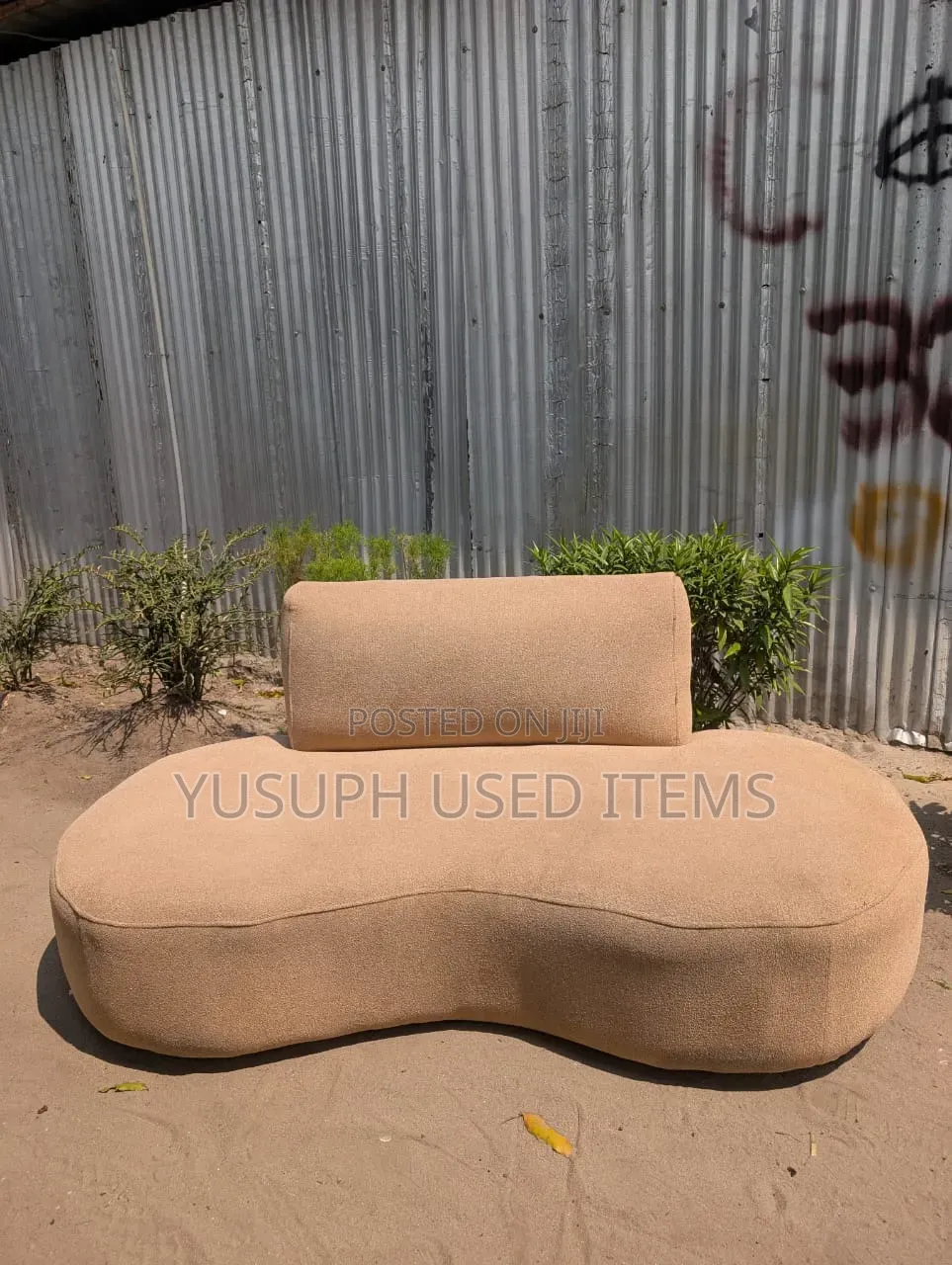 Sofa Watu Wawili // Spring Ja Fibers Zipo //