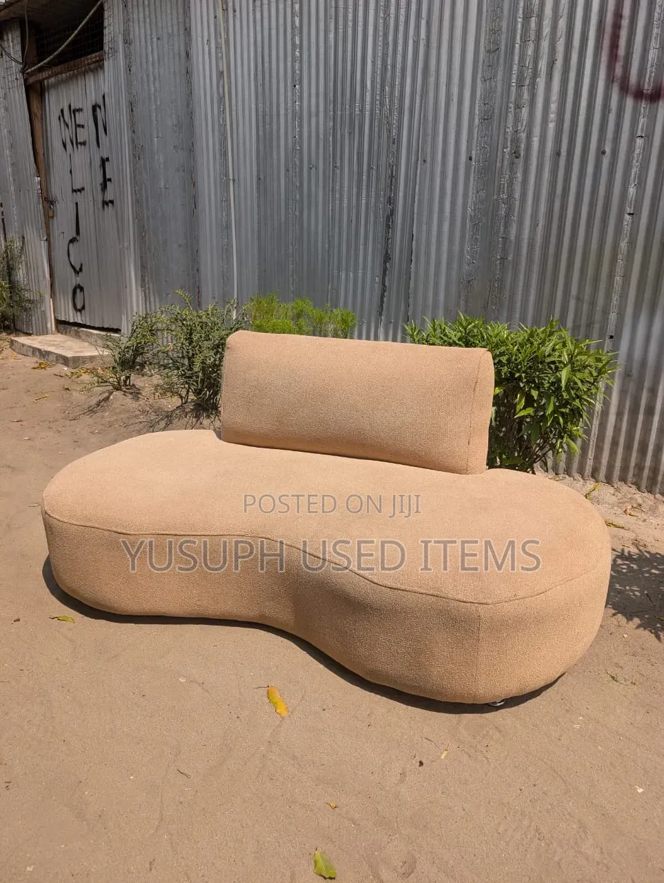 Sofa Watu Wawili // Spring Ja Fibers Zipo //