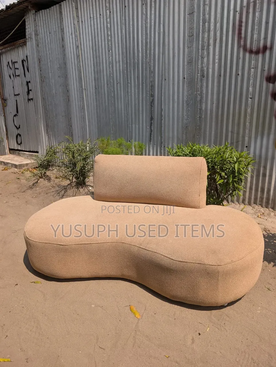 Sofa Watu Wawili // Spring Ja Fibers Zipo //